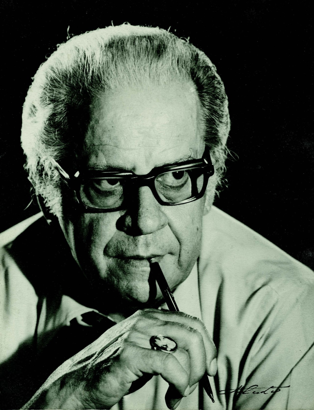 Portrait of Thomaz de Mello (Tom), with glasses and a pipe